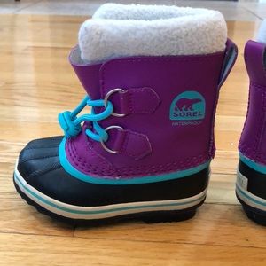 Sorel Toddler size 9 girls boots